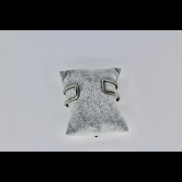 Silver Cuff V Bracelet - Picture 2 of 2